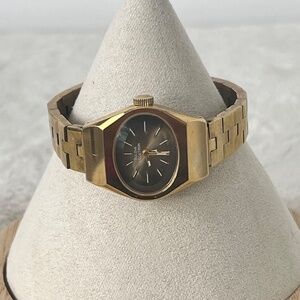 Vintage Bulova Accutron N6 Women's Gold Toned &Stainless Watch Small Wrist